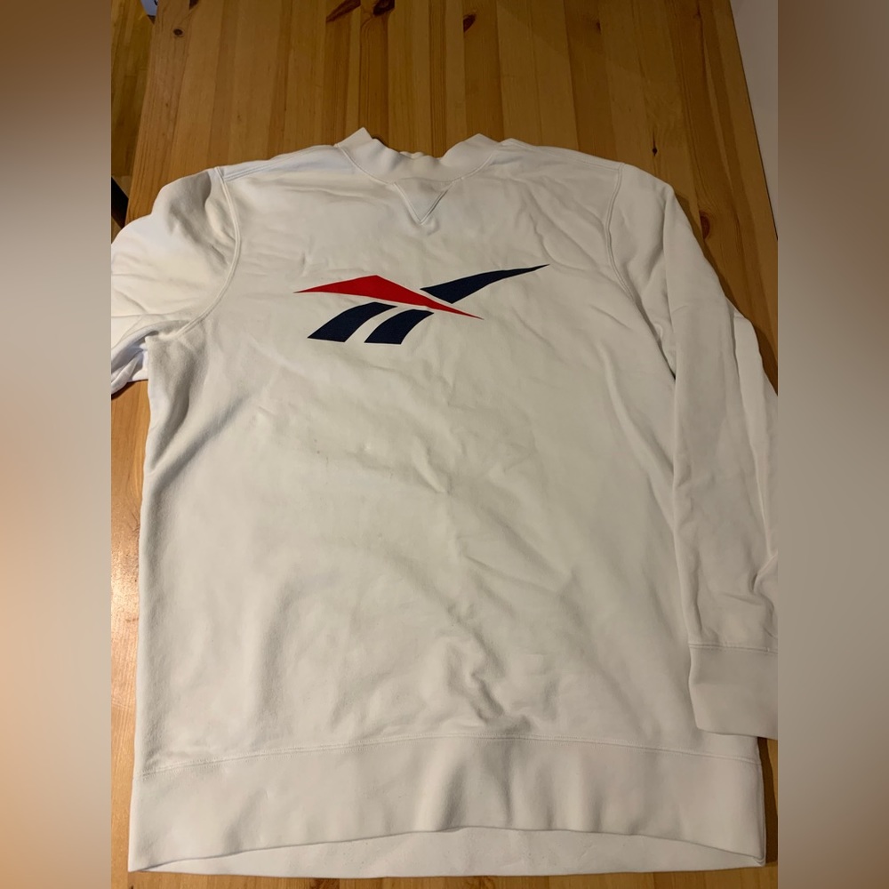 Reebok crewneck size Large